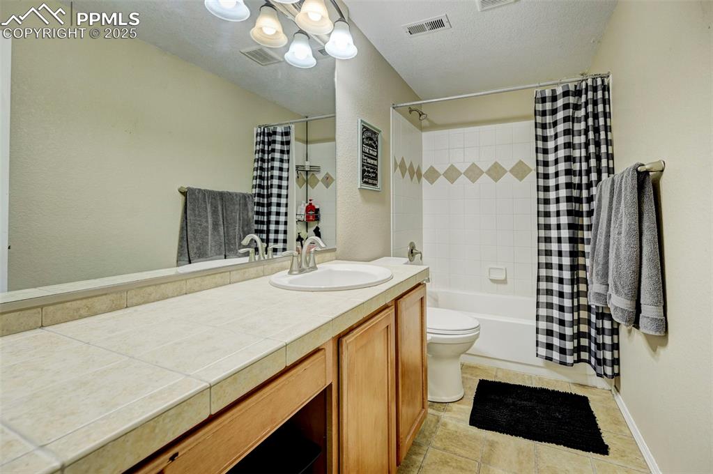 Image 39 of 48: Bathroom