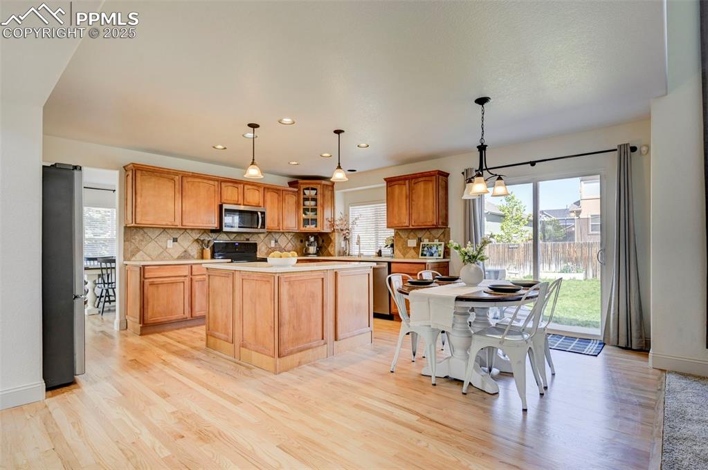 Image 7 of 48: Kitchen