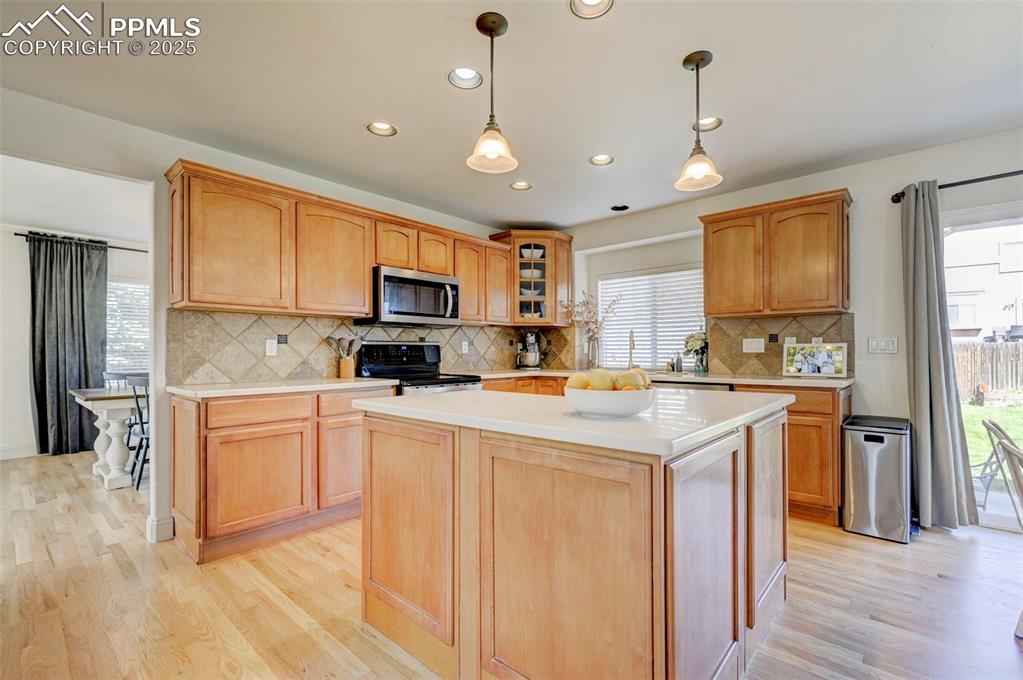 Image 9 of 48: Kitchen