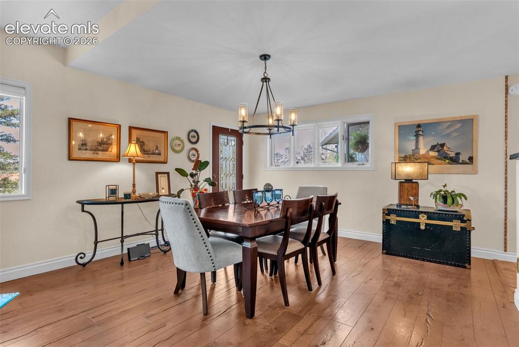 Image 12 of 43: Dining Area