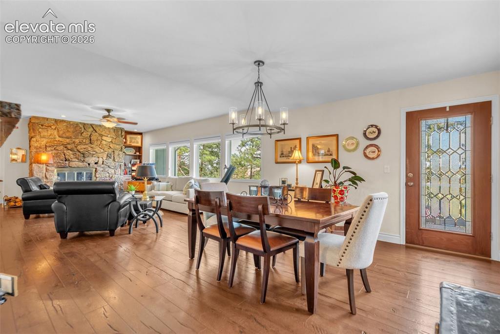 Image 13 of 43: Dining Area