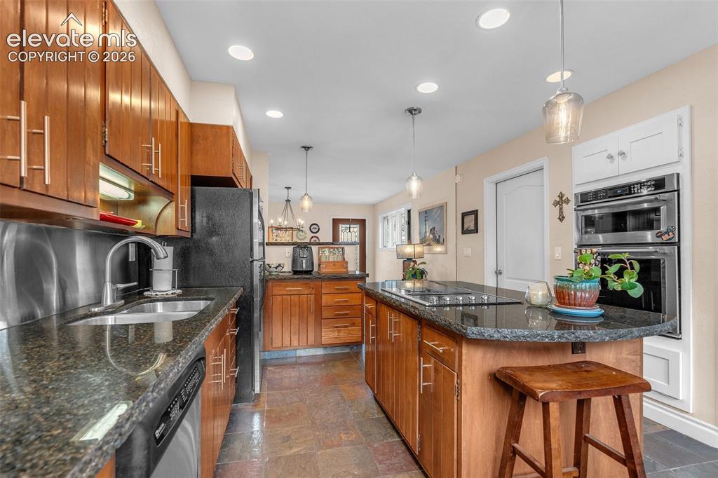 Image 14 of 43: Kitchen