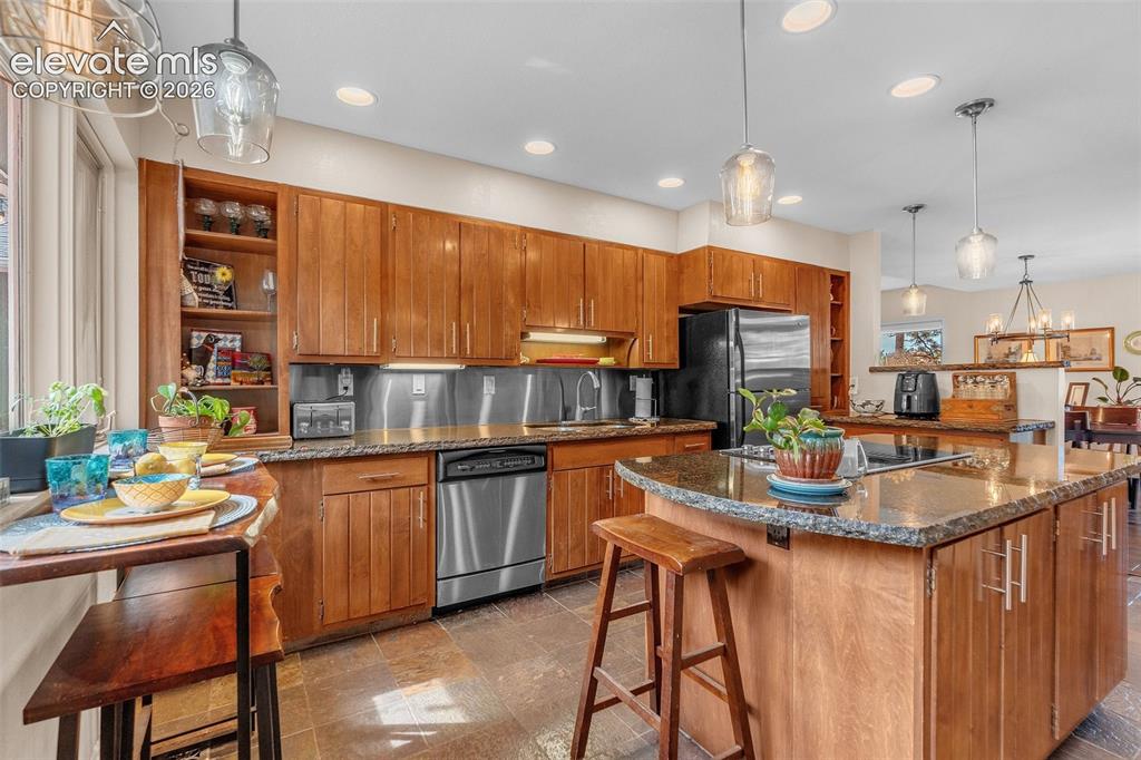 Image 15 of 43: Kitchen