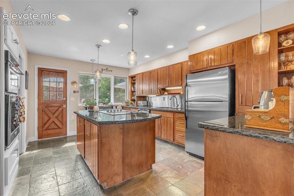 Image 16 of 43: Kitchen