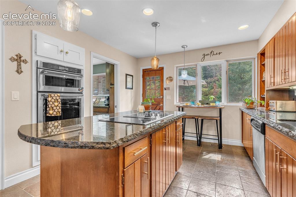 Image 17 of 43: Kitchen