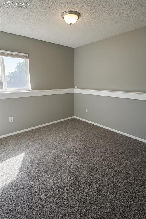 Image 13 of 18: Bedroom