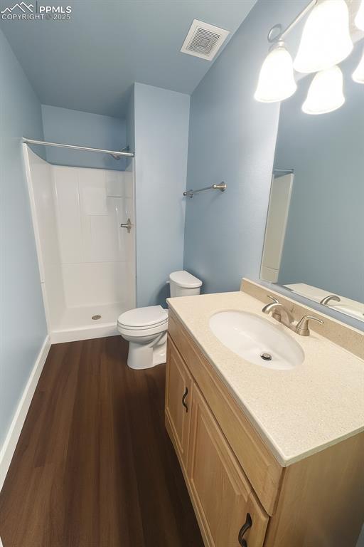 Image 15 of 18: Bathroom