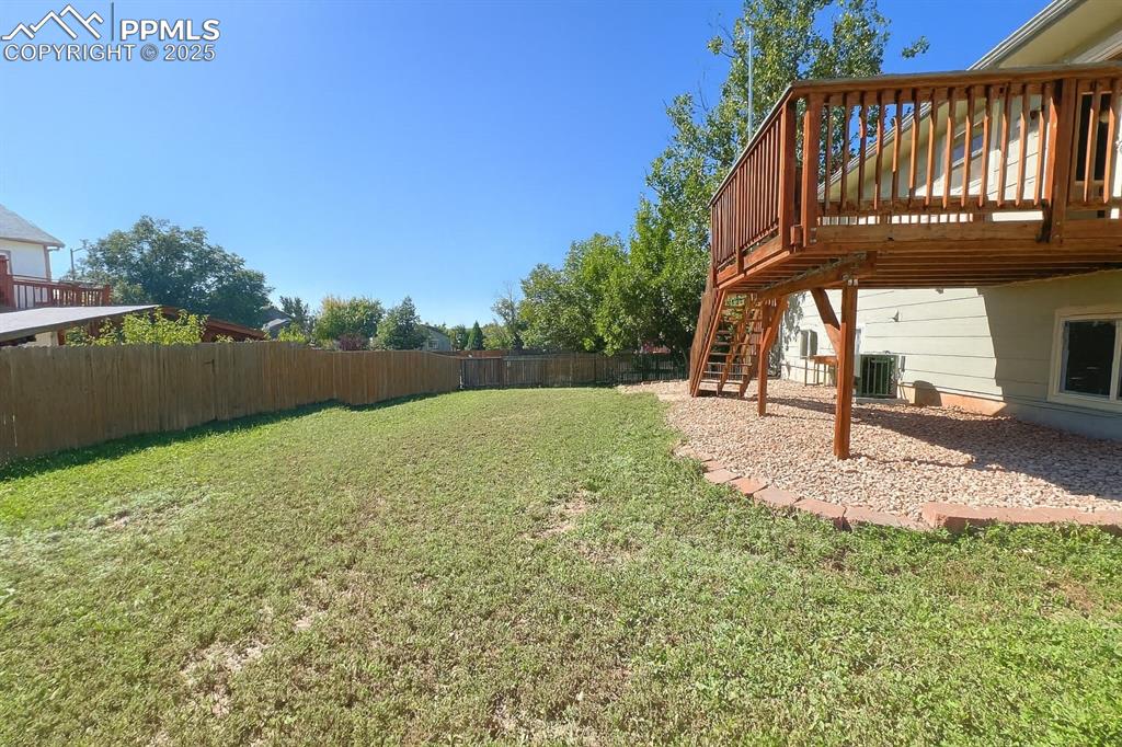 Image 18 of 18: Yard