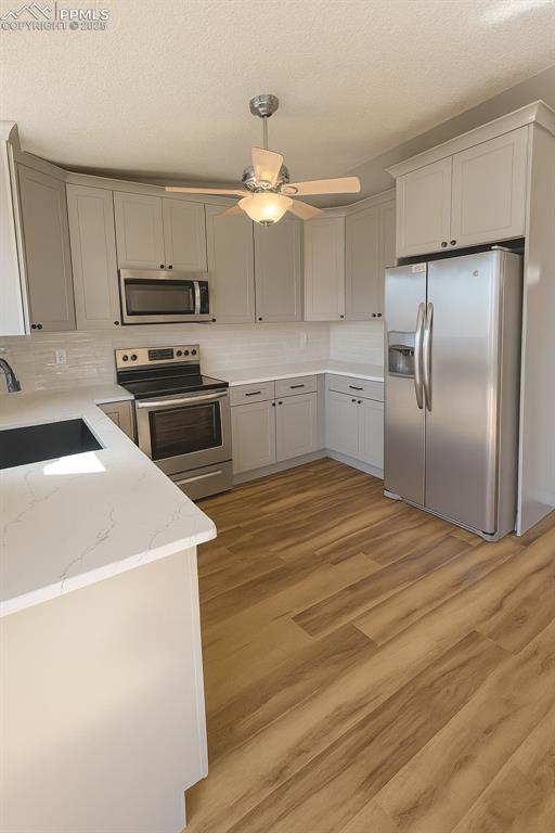 Image 6 of 18: Kitchen