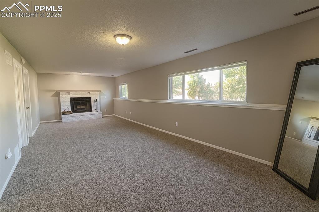 Image 7 of 18: Family Room