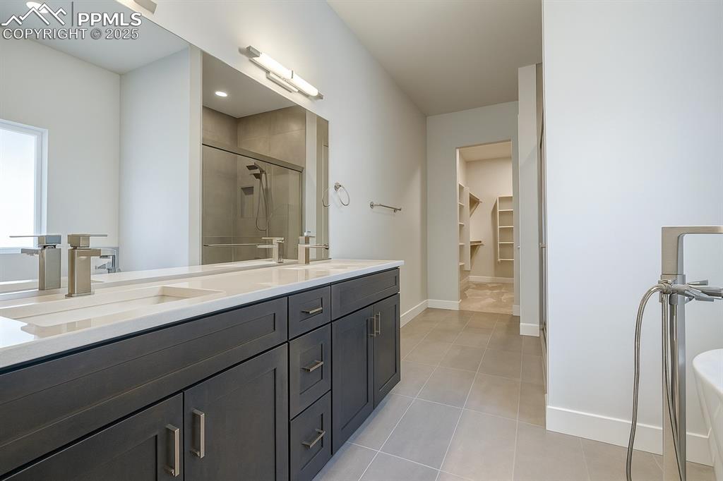 Image 11 of 42: Bathroom