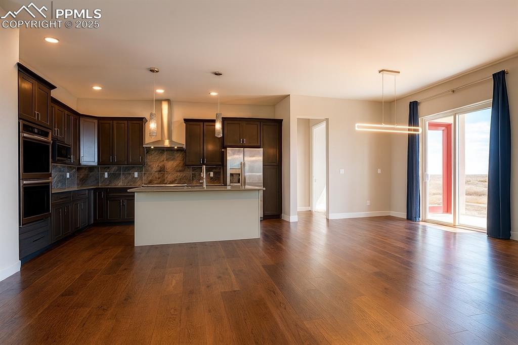 Image 4 of 42: Kitchen