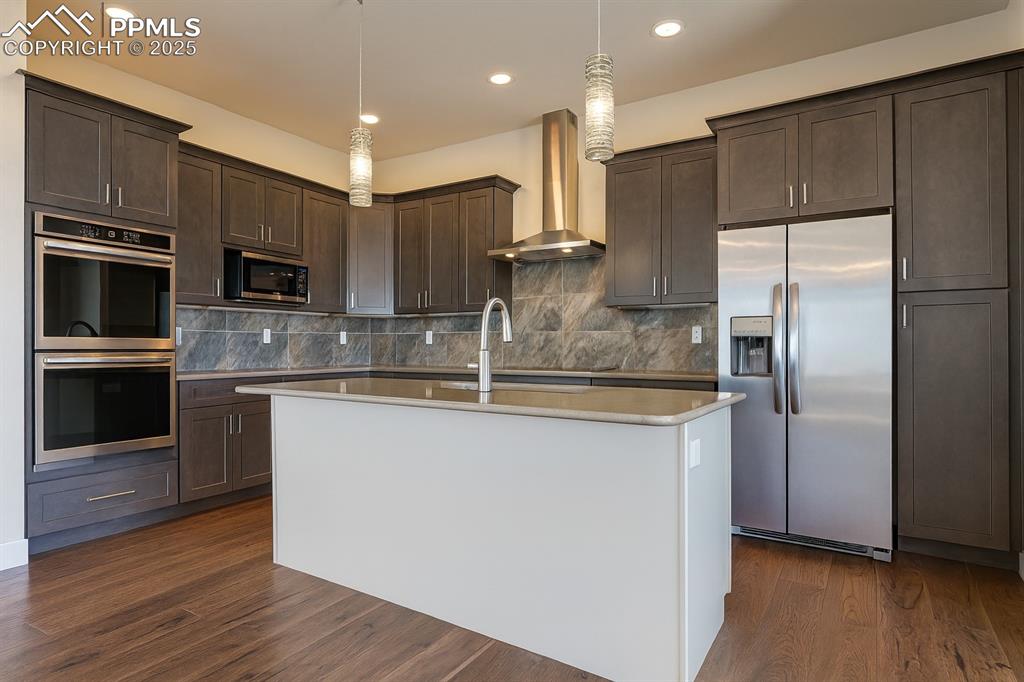 Image 5 of 42: Kitchen