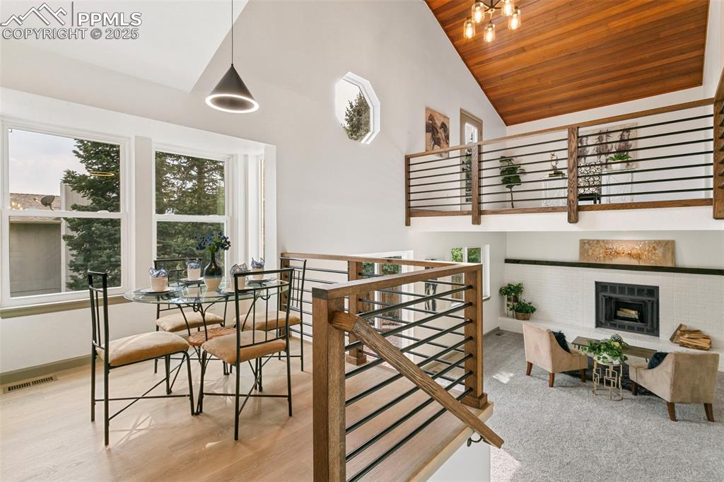 Image 13 of 48: Dining Area