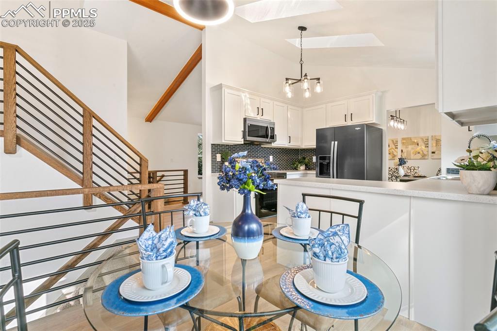 Image 14 of 48: Dining Area