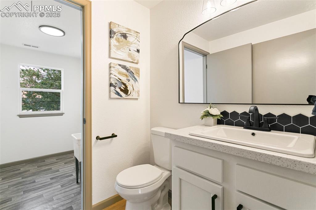 Image 22 of 48: Bathroom