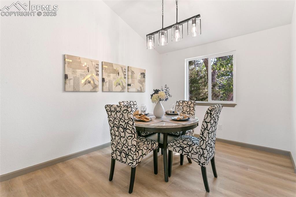 Image 8 of 48: Dining Area