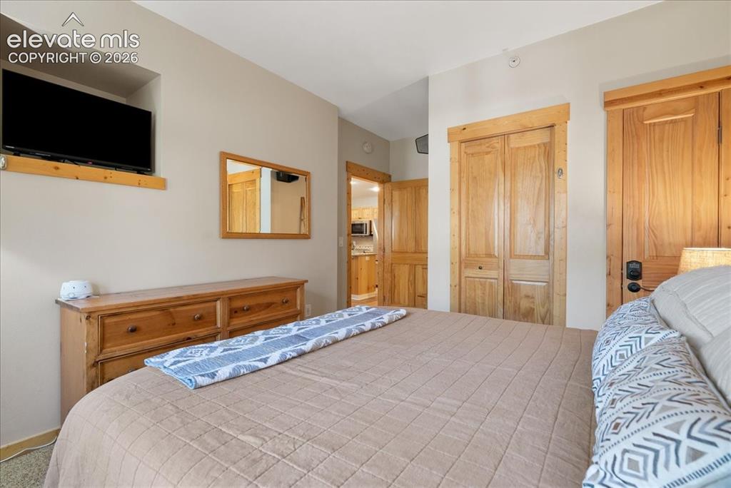 Image 17 of 37: Bedroom
