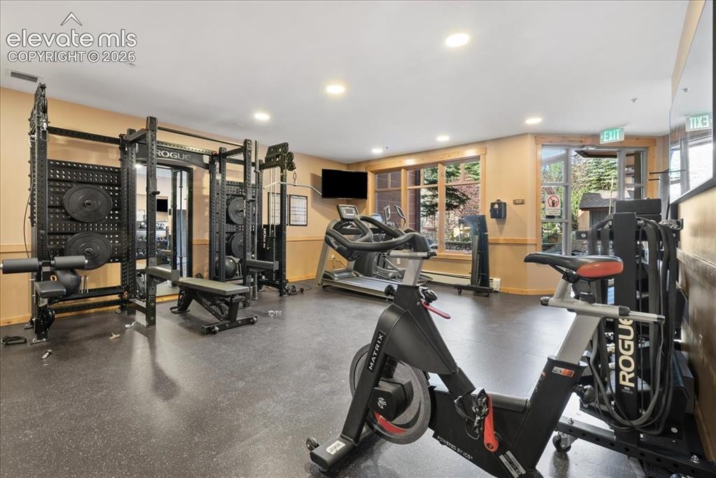 Image 25 of 37: Gym