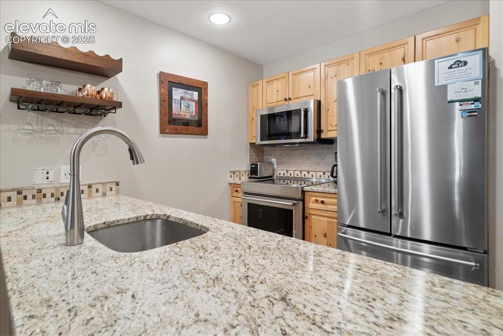 Image 7 of 37: Kitchen