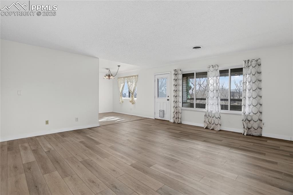 Image 8 of 31: Great Room