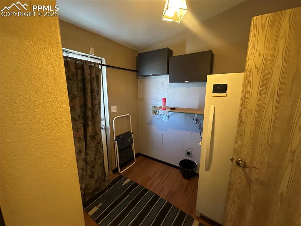 Image 12 of 19: Kitchen