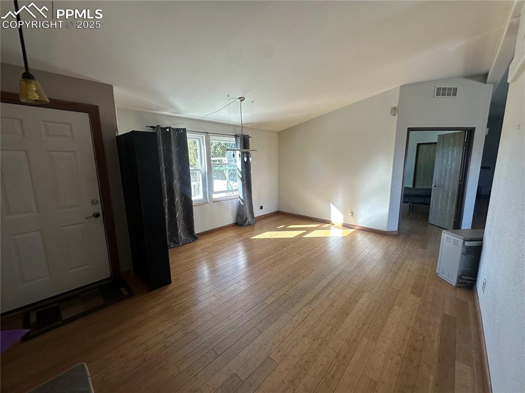 Image 2 of 19: Dining Area