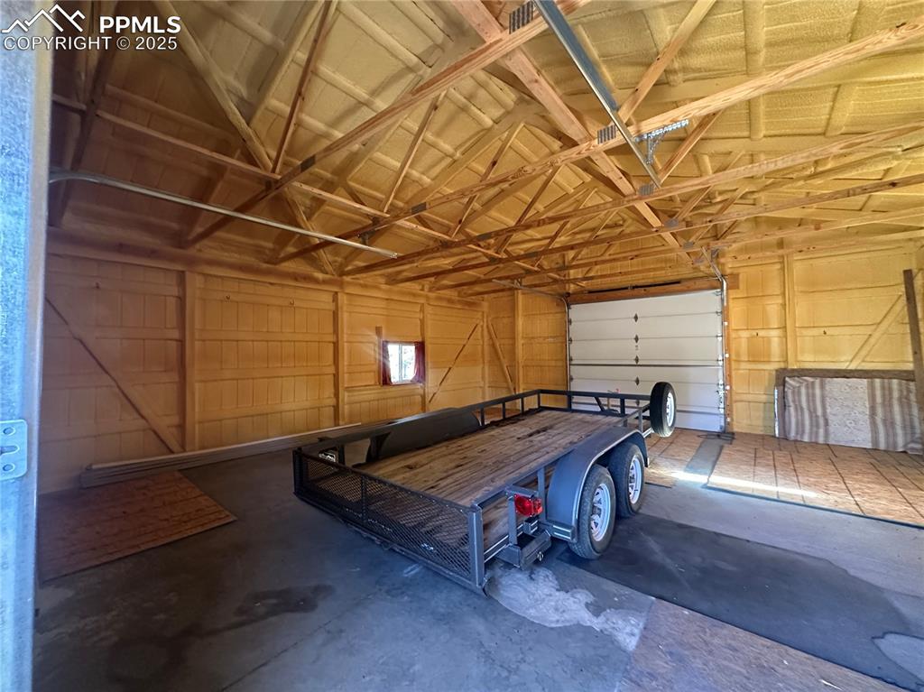 Image 20 of 21: Garage