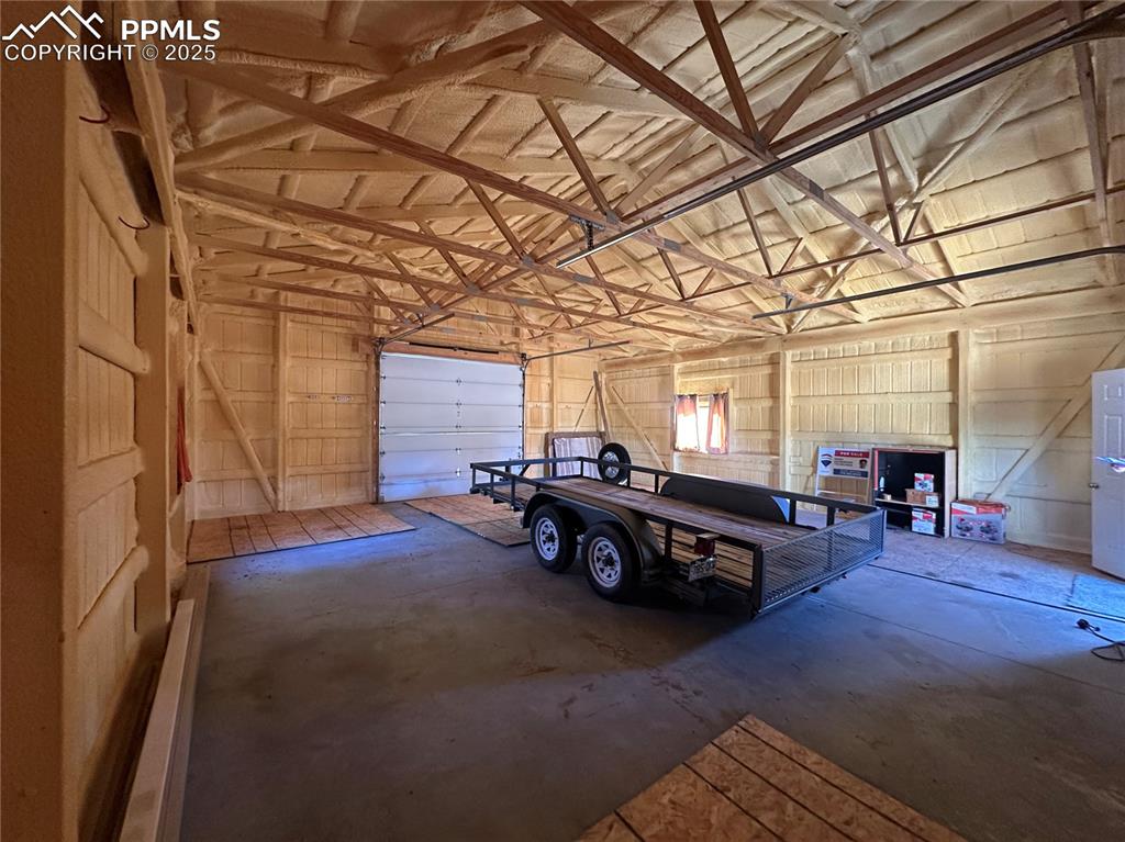 Image 21 of 21: Garage