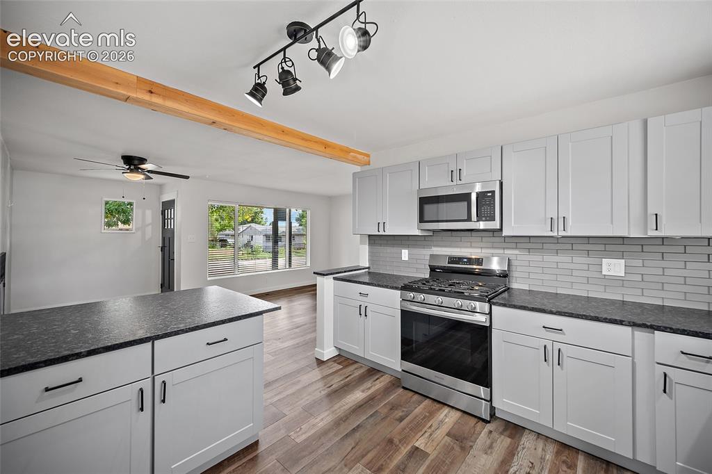 Image 14 of 29: Kitchen