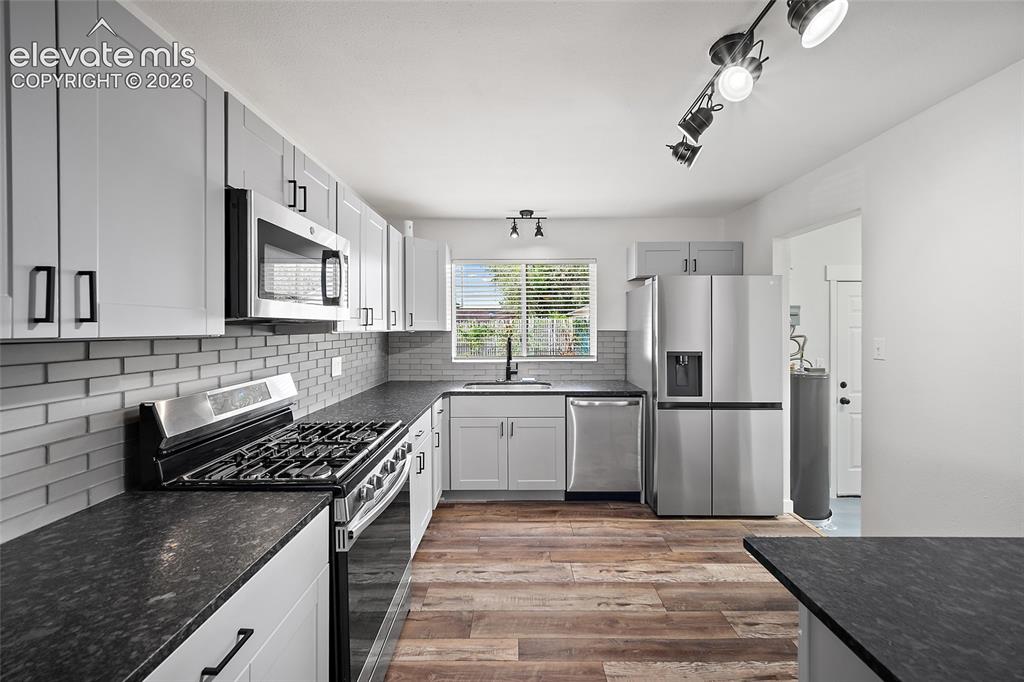 Image 3 of 29: Kitchen