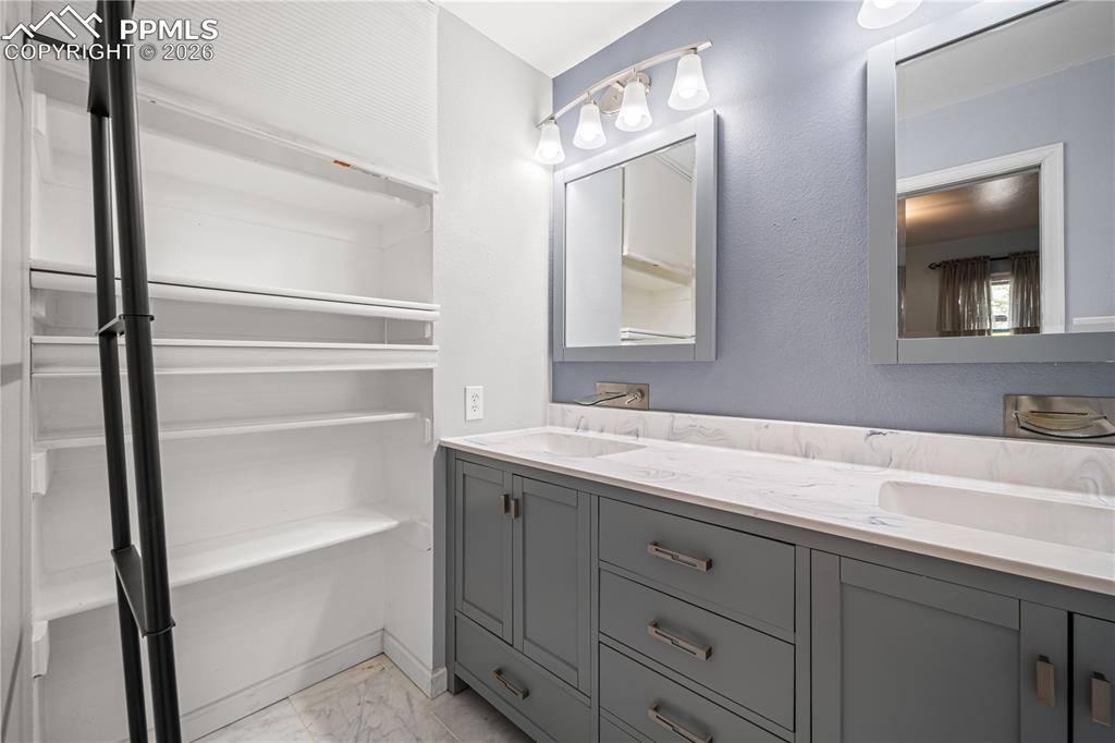 Image 10 of 46: Bathroom