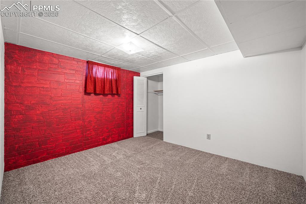 Image 22 of 46: Bedroom