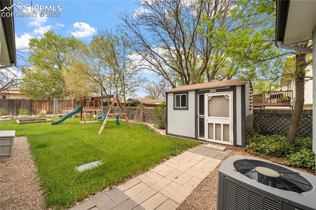 Image 34 of 46: Yard