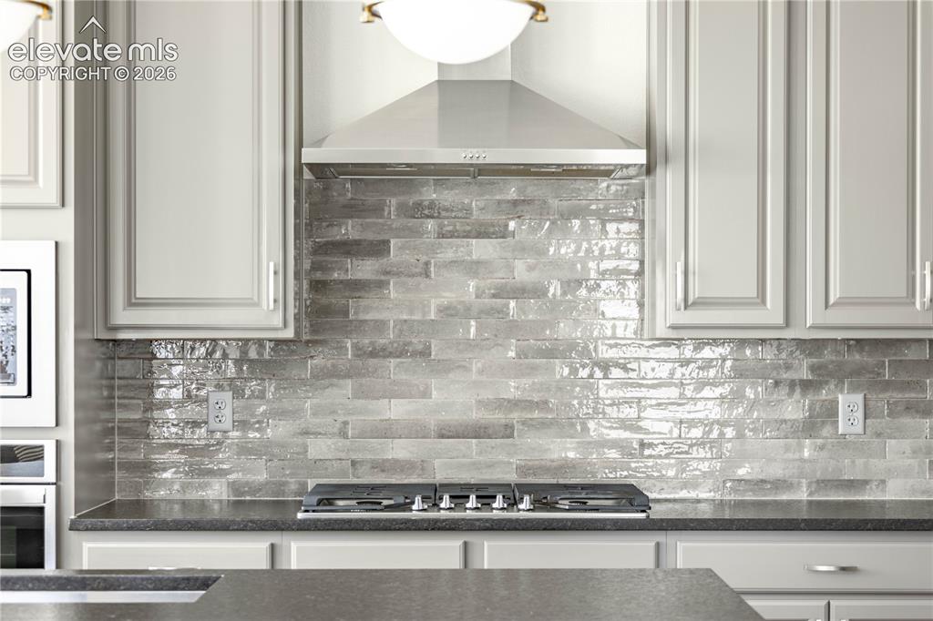 Image 11 of 46: Kitchen