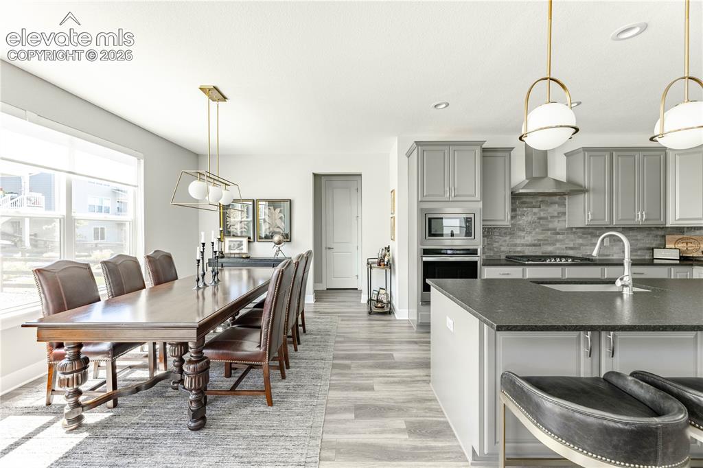 Image 14 of 46: Dining Area