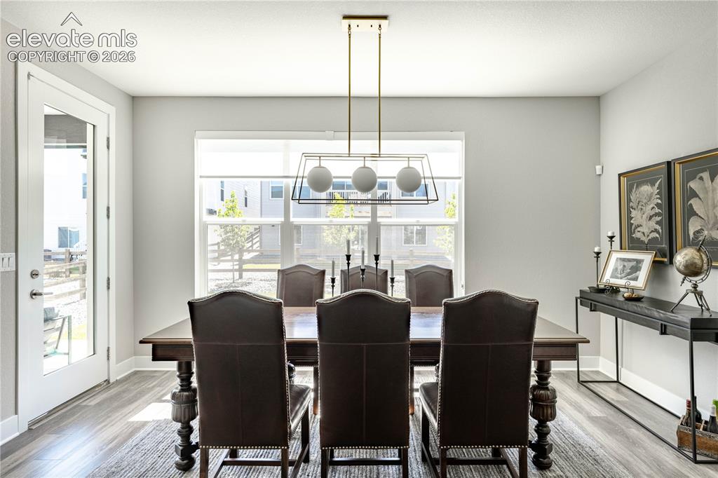 Image 15 of 46: Dining Area