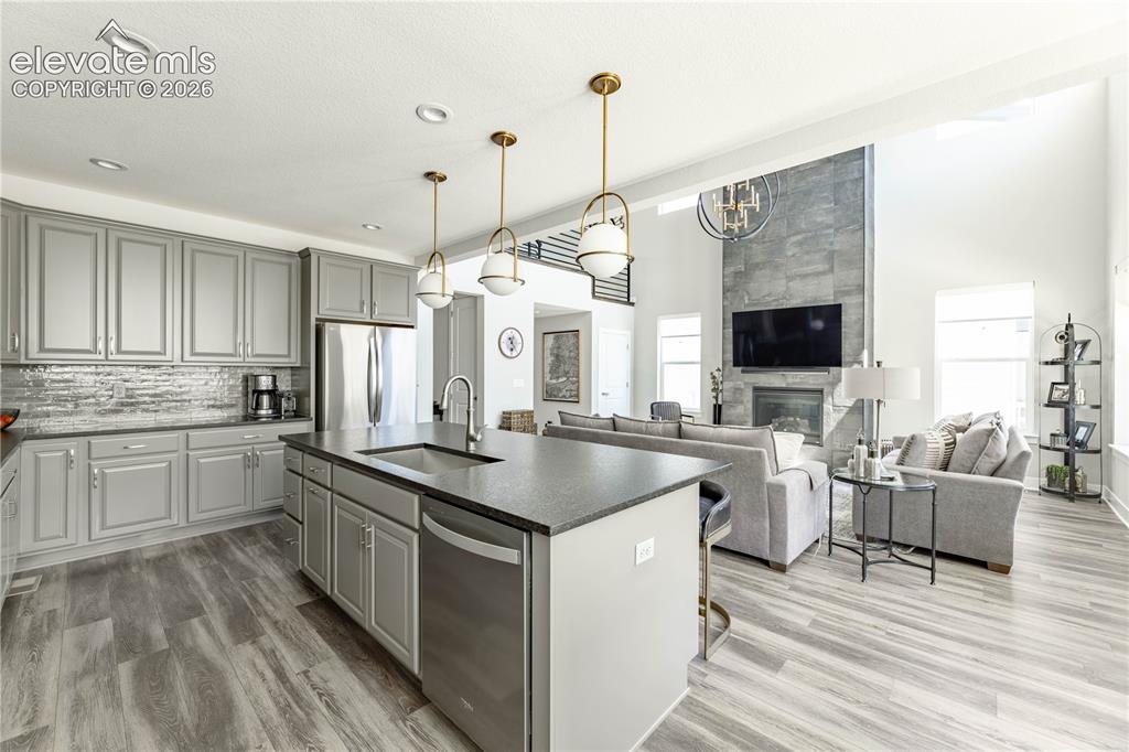 Image 16 of 46: Kitchen
