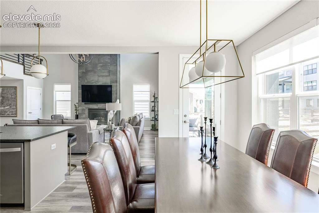 Image 18 of 46: Dining Area
