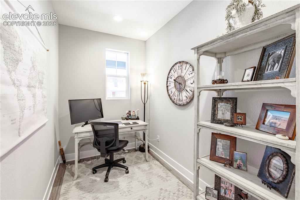 Image 19 of 46: Office