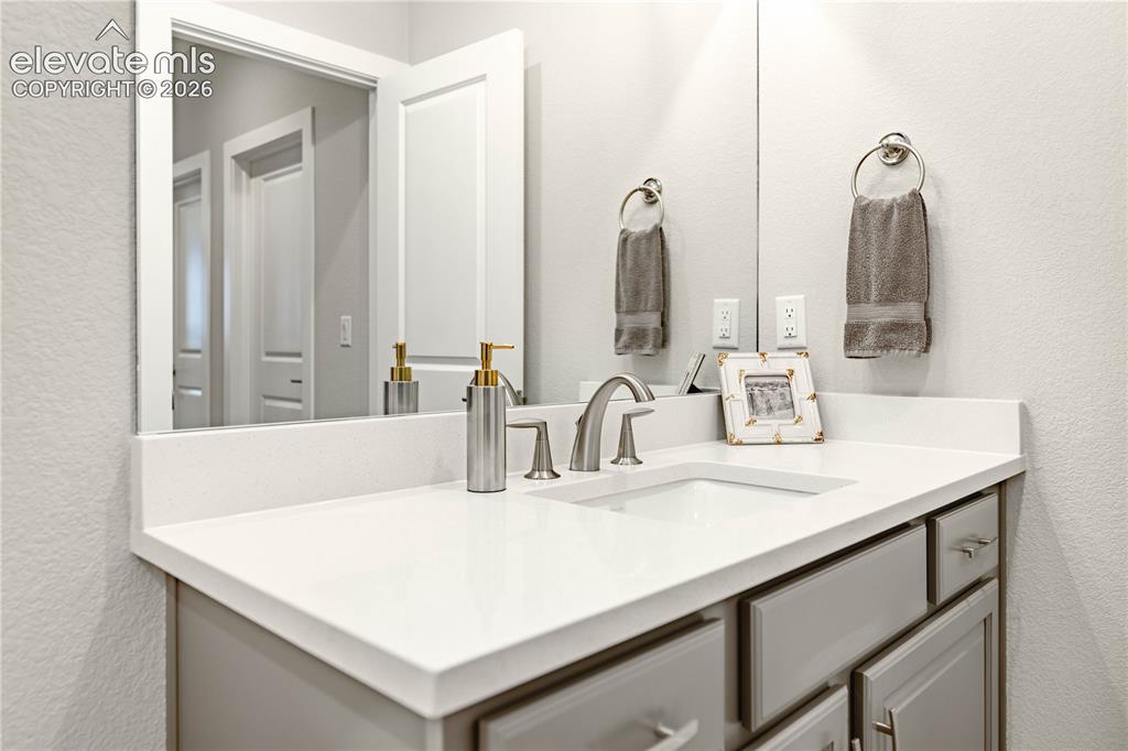 Image 32 of 46: Bathroom