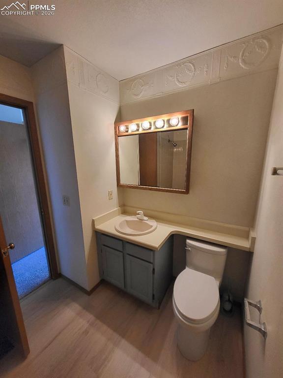 Image 16 of 27: Bathroom