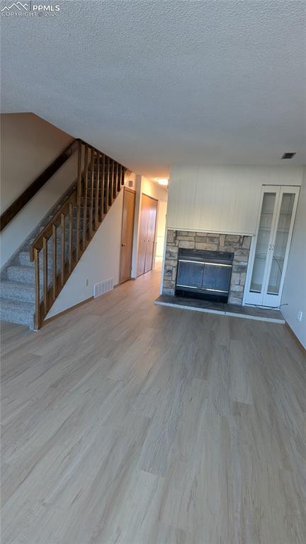 Image 6 of 27: Living Room