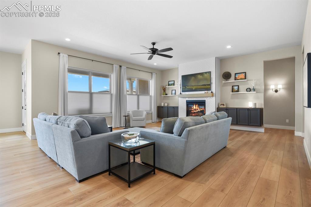 Image 15 of 45: Living Room