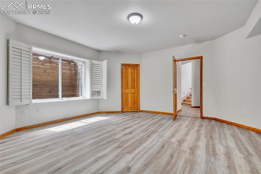 Image 18 of 44: Bedroom