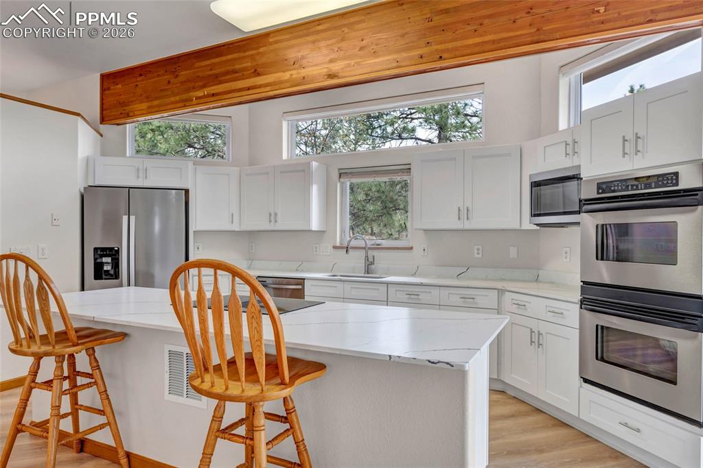 Image 26 of 44: Kitchen