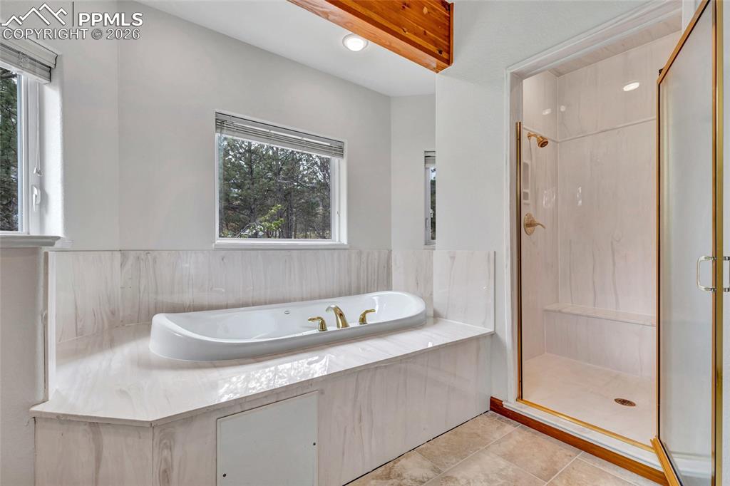 Image 31 of 44: Soaking Tub