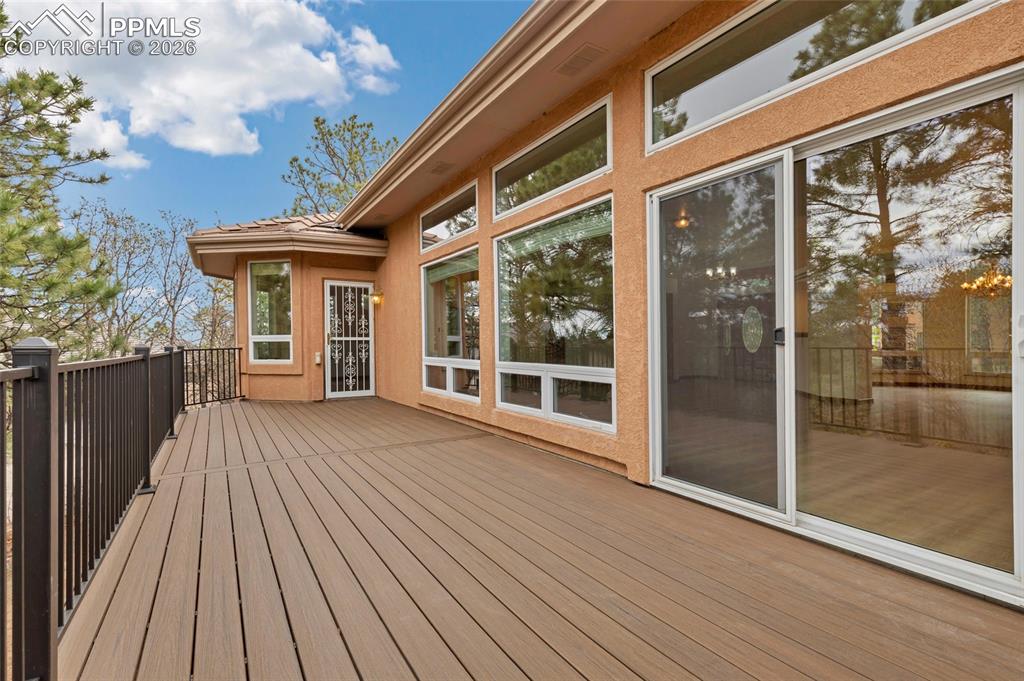 Image 34 of 44: Beautiful, completely rebuilt back deck