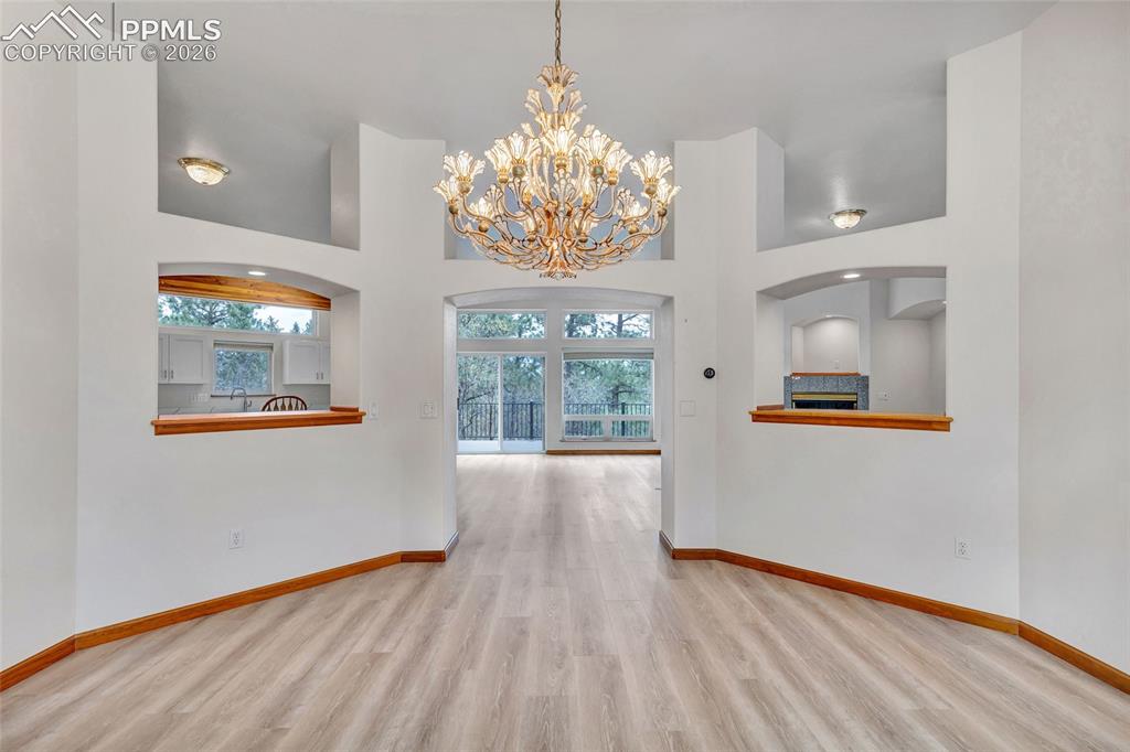 Image 6 of 50: Dining Room