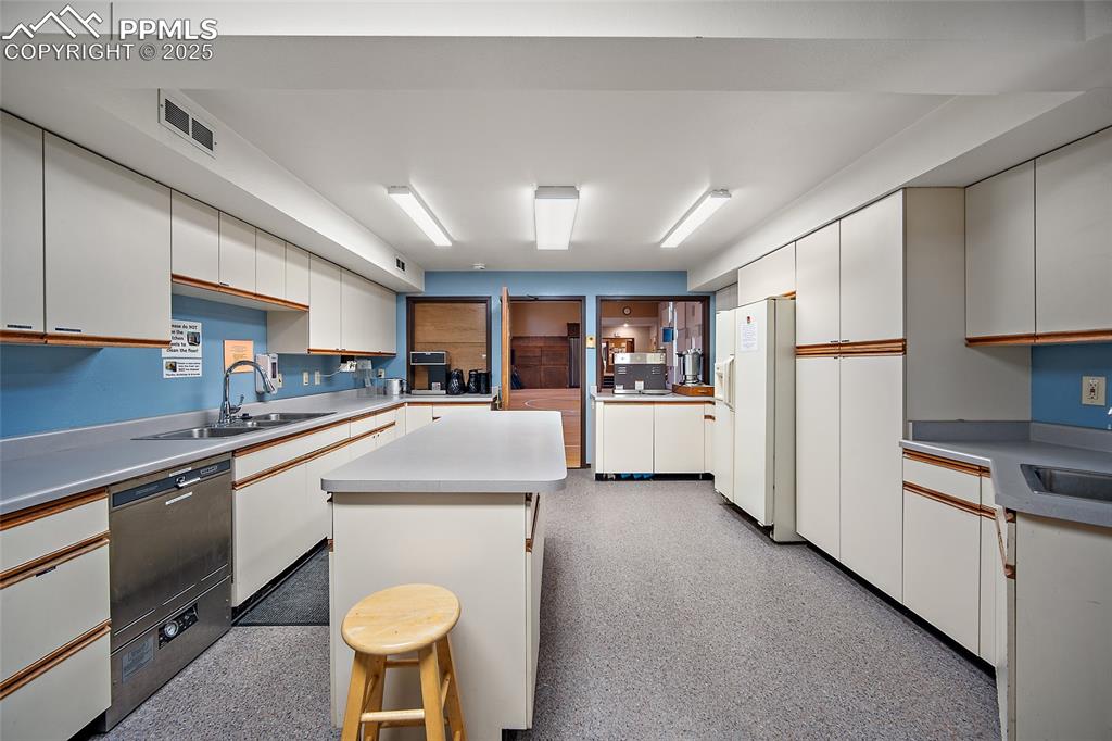 Image 16 of 49: Large kitchen attached to gym